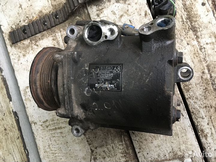 Компрессор кондиционера Mitsubishi мазда