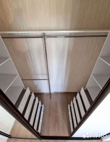 Шкаф распашной с полками