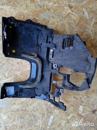 Накладка на торпедо передняя левая Audi A8 D4 long