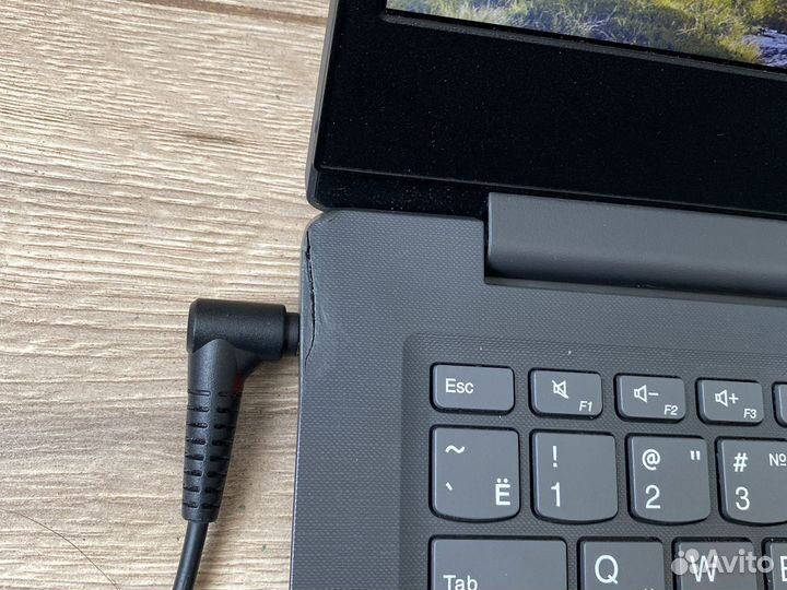 Ноутбук lenovo v14-IIL, i7, ssd 250, 12 gb Ram