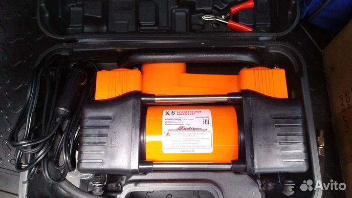 Компрессор автомобильный двухпоршневой