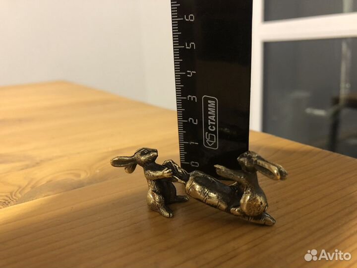 Фигурка заяц «тяни-толкай»