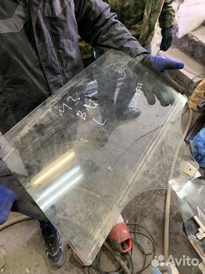 Заднее левое стекло Мазда 3 седан