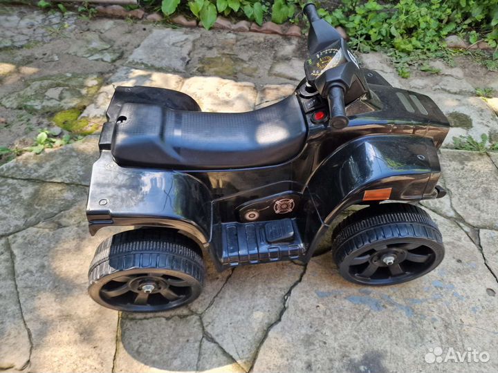 Детский квадроцикл на аккумуляторе