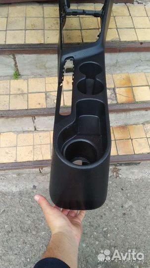 Консоль с хендай Солярис 2019 года