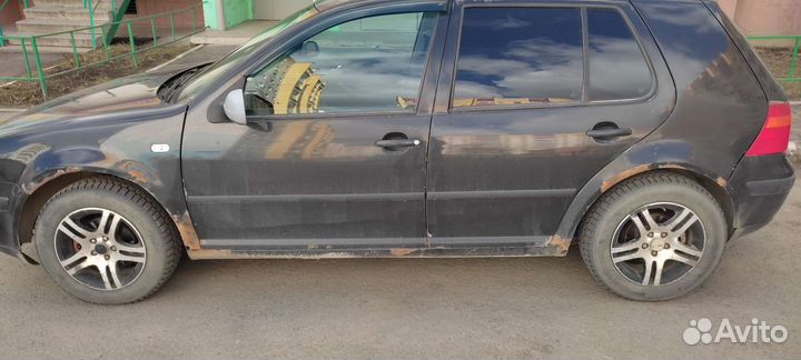 Volkswagen Golf 1.4 МТ, 2000, битый, 380 000 км