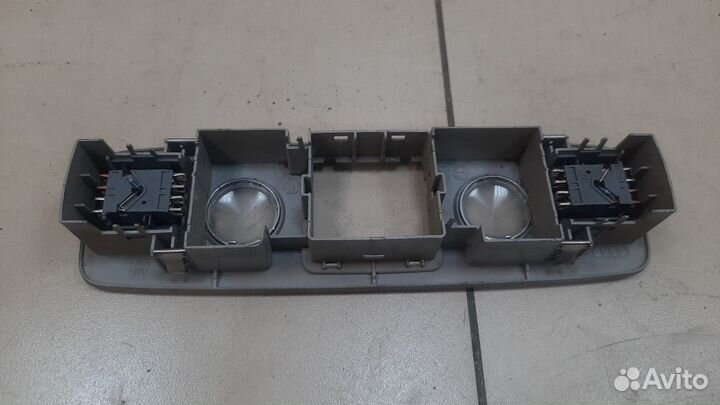 Плафон внутреннего освещения передний Audi Q7