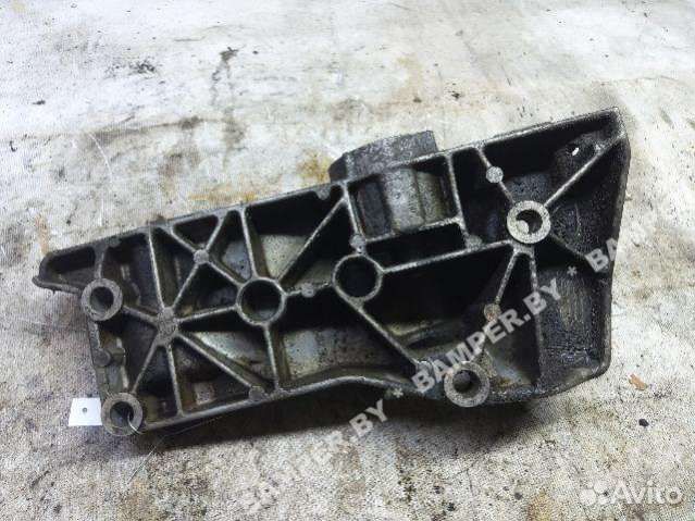 Кронштейн генератора Volkswagen Bora 036145169g
