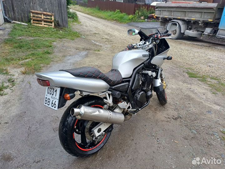 Yamaha FZ400