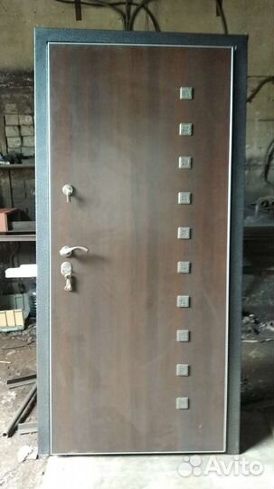 Дверь входная металлическая новая