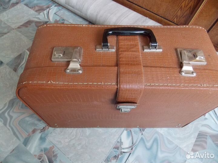 Продаю швейную машину