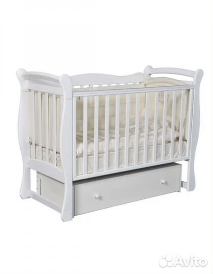 Кроватка с маятником