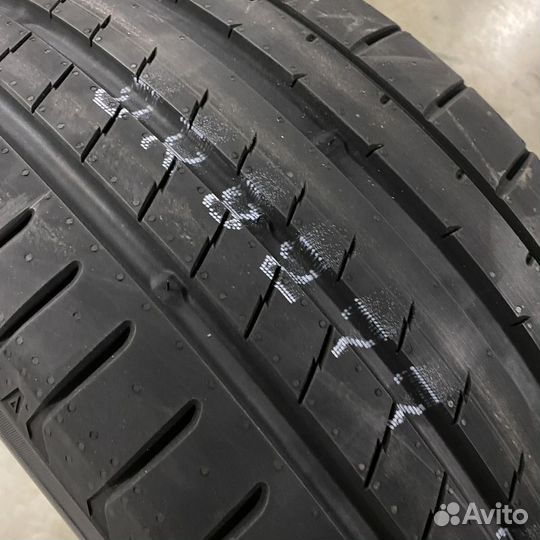 Yokohama Advan Sport V107 275/30 R20