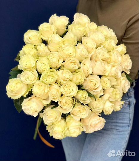 Букет из 51 белых роз 60 см