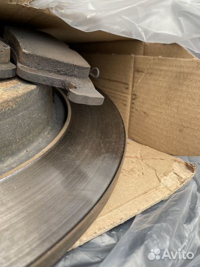 Продам задние тормозные диски и колодки Volvo s40
