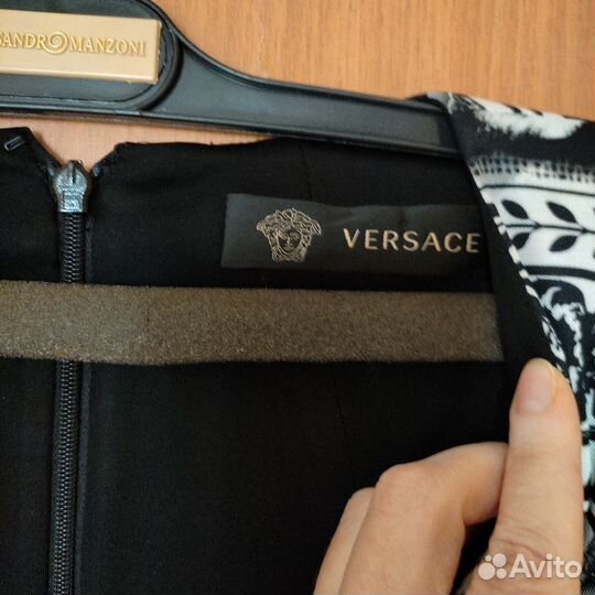 Оригинальное платье Versace 44 размер