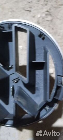 Эмблема volkswagen passat б6 в решетку радиатора