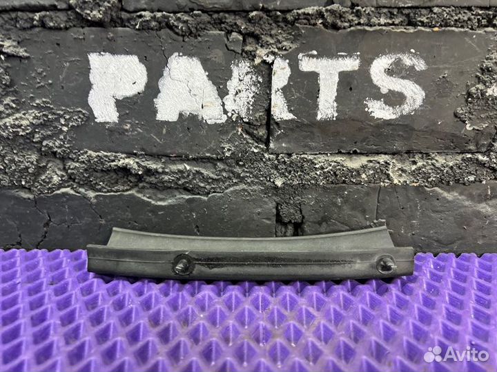 Уплотнитель капота Nissan X-Trail NT31