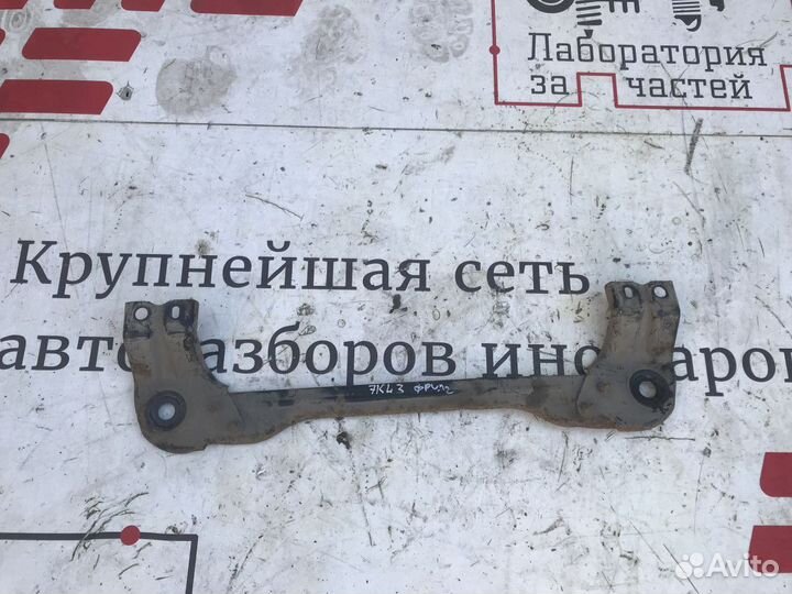 Балка передняя поперечная Land Rover Freelander