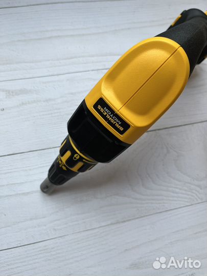 Шуруповерт Dewalt dcf 620