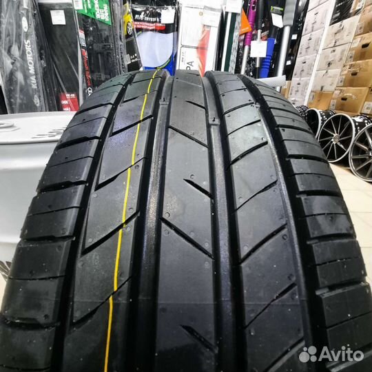 Kumho Ecsta HS52 215/55 R17 98W
