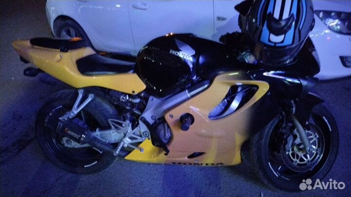 Honda cbr 600f4