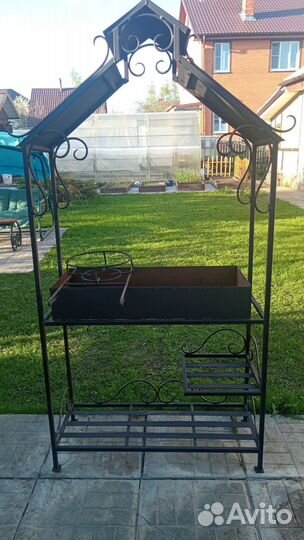 Кованый мангал с крышей