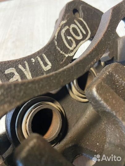 Суппорт передний левый Mitsubishi Outlander CU