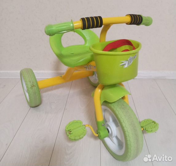 Трехколесный велосипед