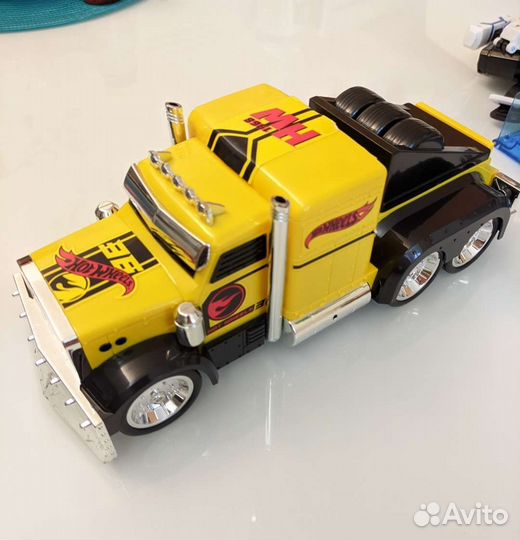 Много игрушек hot wheels