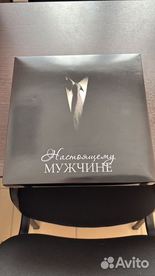 Подарочная коробка