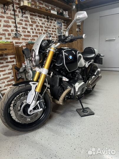 BMW R nine t