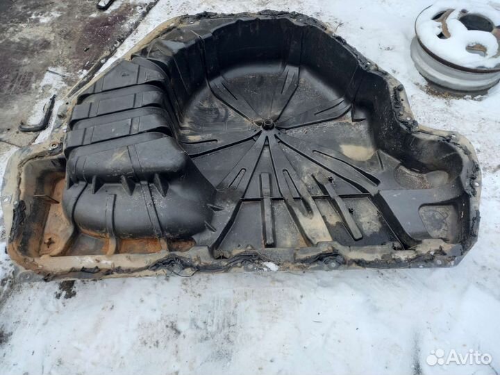 Днище запасного колеса Renault Megan 2