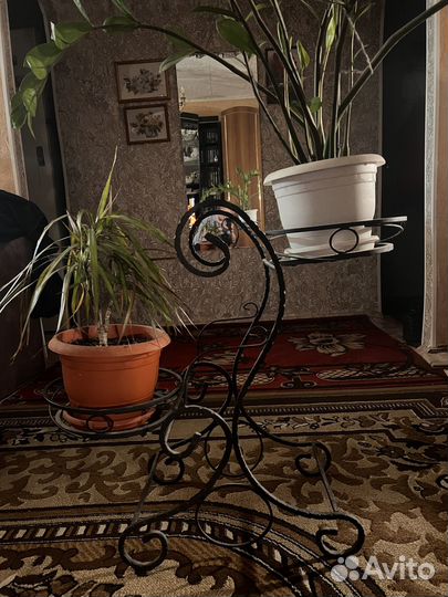 Подставка для цветов напольная металлическая