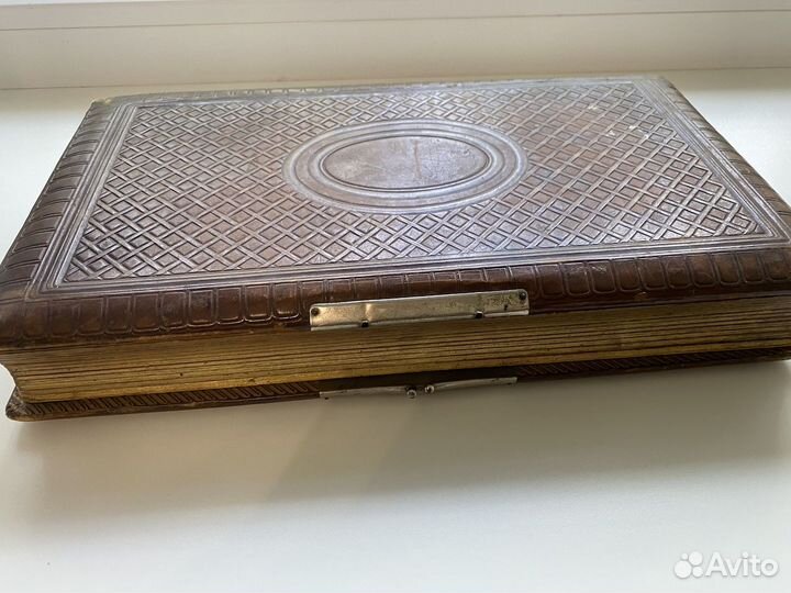 Старинный альбом для фотографий