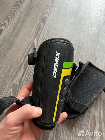 Футбольные щитки Demix