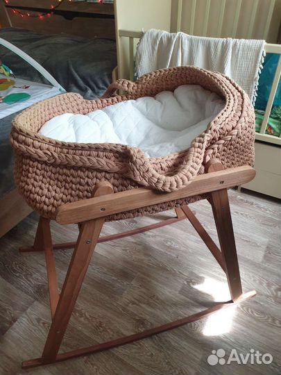 Вязанная люлька