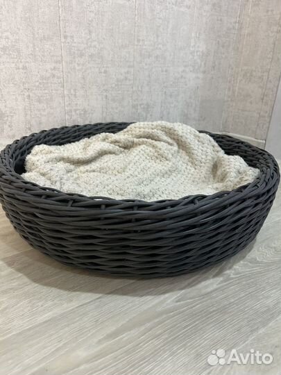 Лежанка для кошек и собак из ротанга