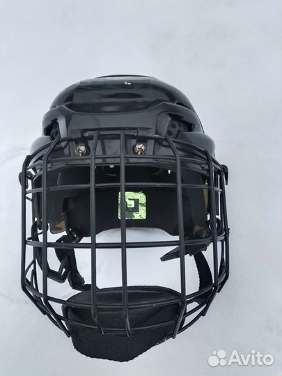 Хокейный шлем