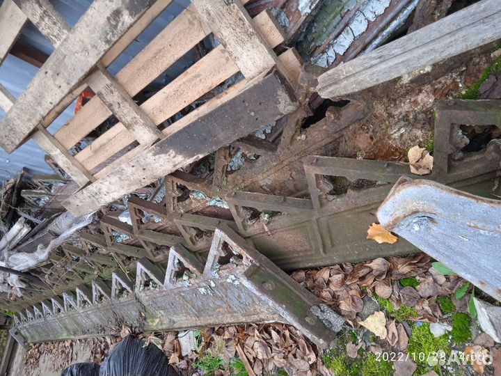 Лестница, чугунные ступени, косоур