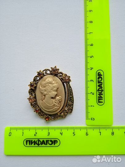 Брошь-камея