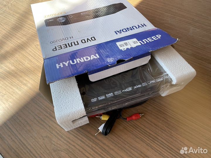 Два DVD плеера Hyundai H-DVD1600 и H-DVD200