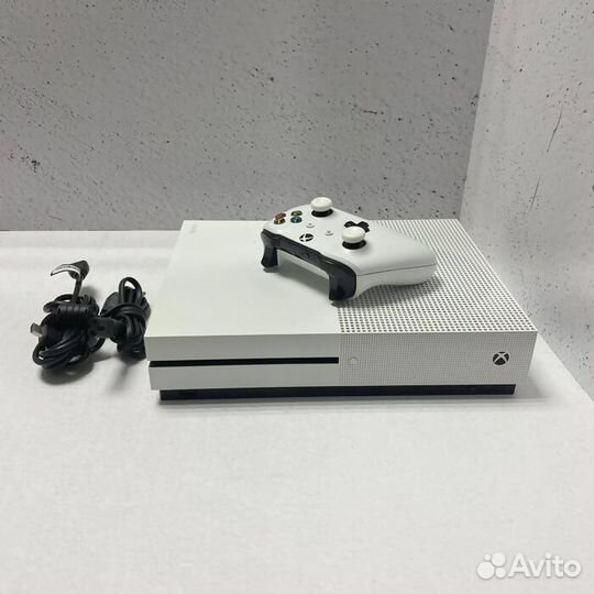 Игровая приставка X-box one s 500Гб
