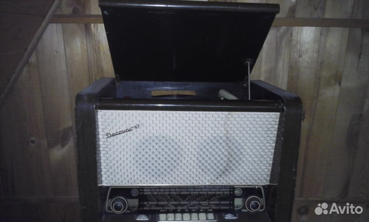 Приемник-проигрыватель ламповый