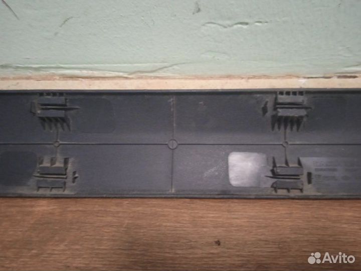 Молдинг двери передний правый LADA Largus 2012