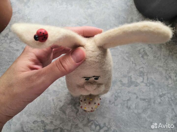 Кролик пасхальный, игрушка из валяной шерсти