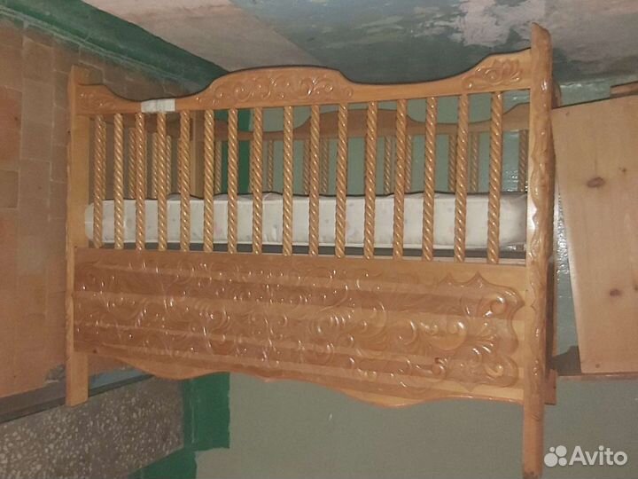 Детская кроватка с матрасом, комплектом для кроват