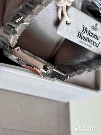 Часы Vivienne Westwood