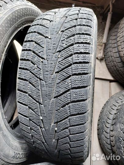Hankook Winter I'Cept IZ2 215/55 R17
