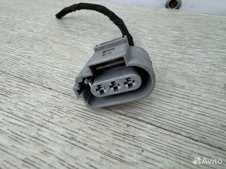 Разъем датчика положения коленвала VW Golf 5